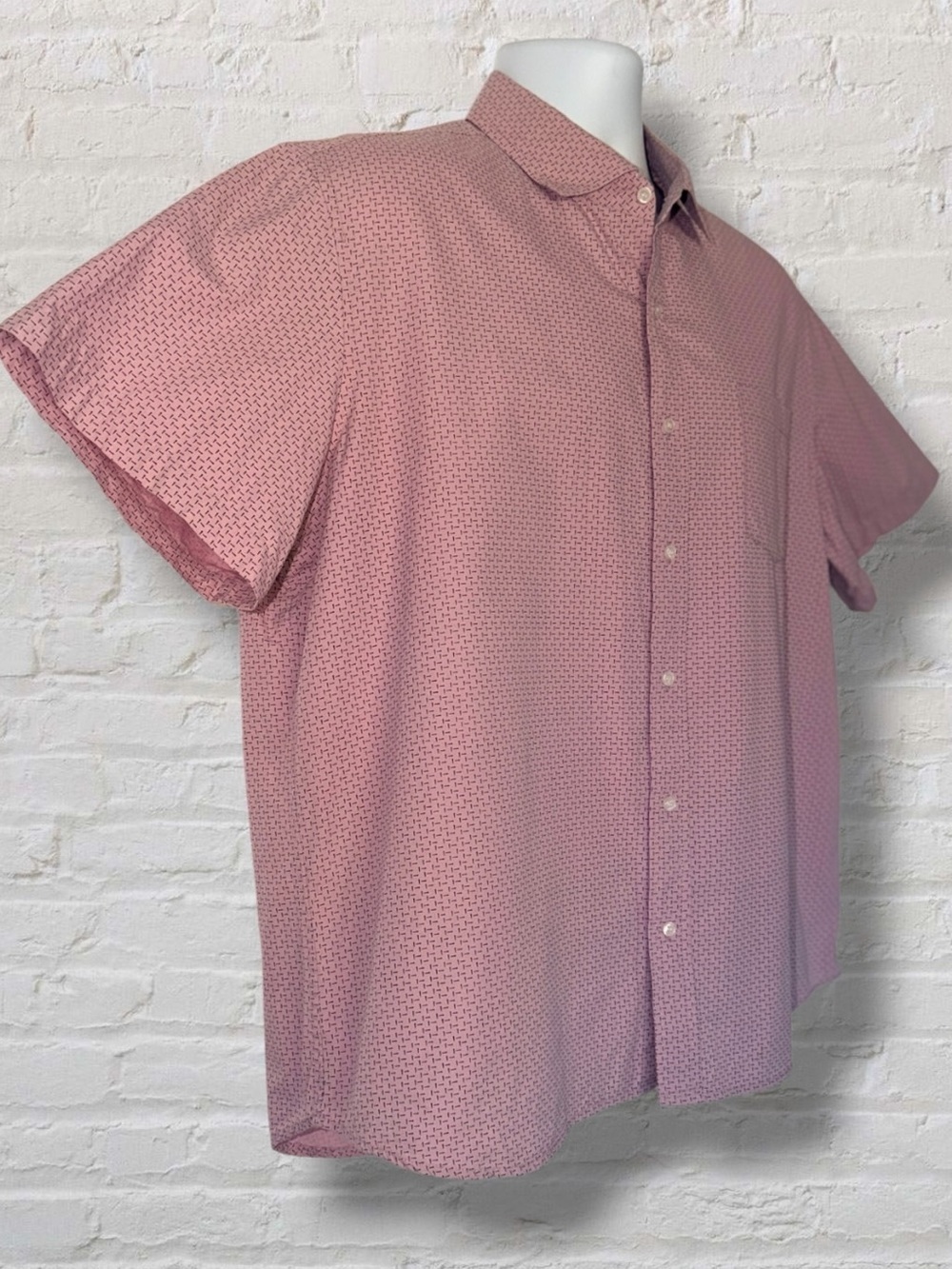Saks Fifth Avenue Men’s XL Pink Micro Print Short Sleeve Button Down Shirt